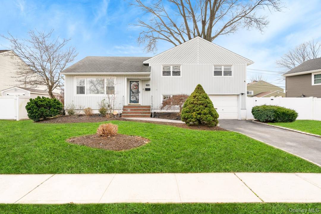 Welcome to this inviting 3 bedroom, 2 bath split level home located in Wantagh, within the Levittown School District East Broadway Elementary, Salk Middle School and McArthur HS.