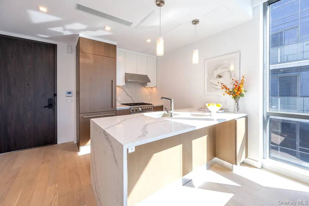 Unit 14J at The Farrington is a well appointed 2 bedroom, 2 bathroom residence, offering 874 square feet of interior space and an additional 60 square feet of private outdoor ...