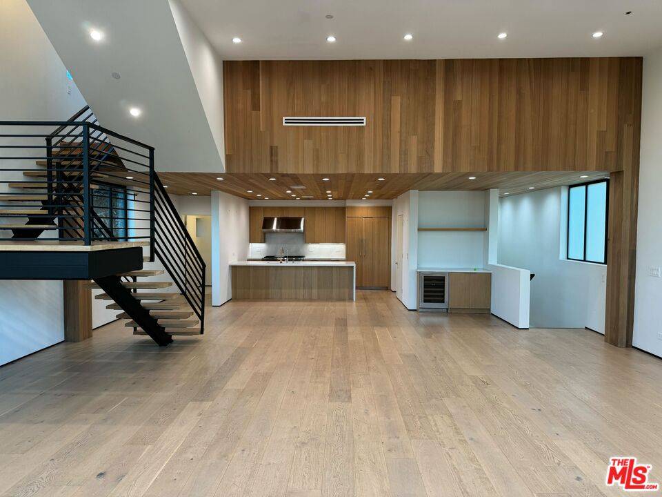 611   Broadway St 3BR Marina Del Rey La