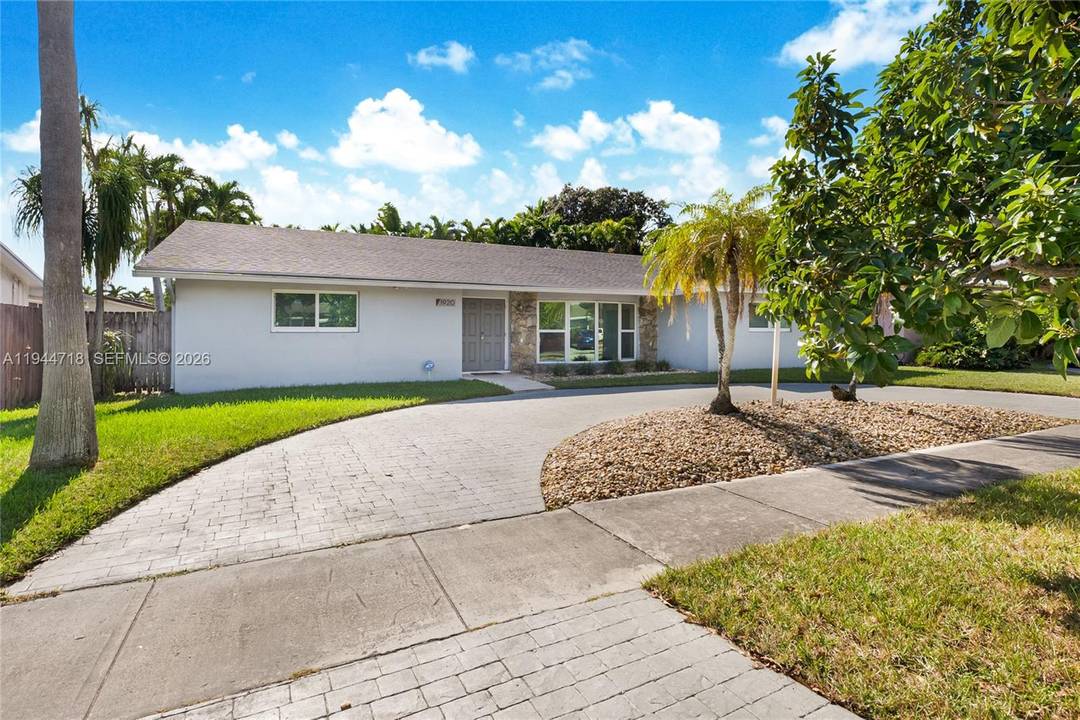 Bright, spacious family home awaits you in Highland Lakes on quiet dead end street !