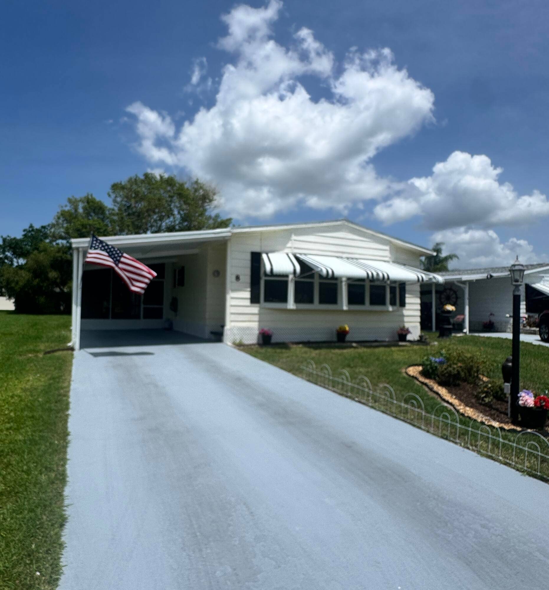 Lovely 2 bedroom 2 bath home in the desirable 55 Spanish Lakes Country Club Village community.