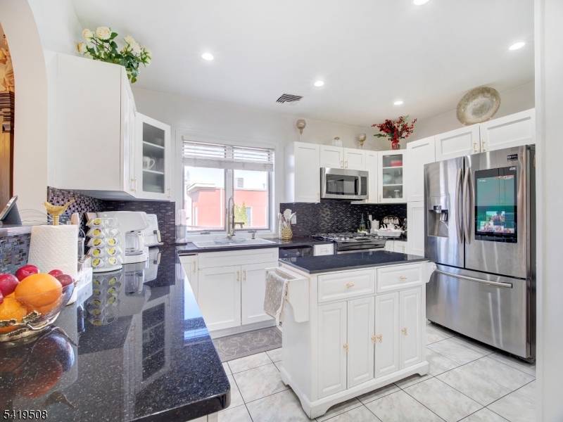 Welcome to this exceptional opportunity in Ridgefield !