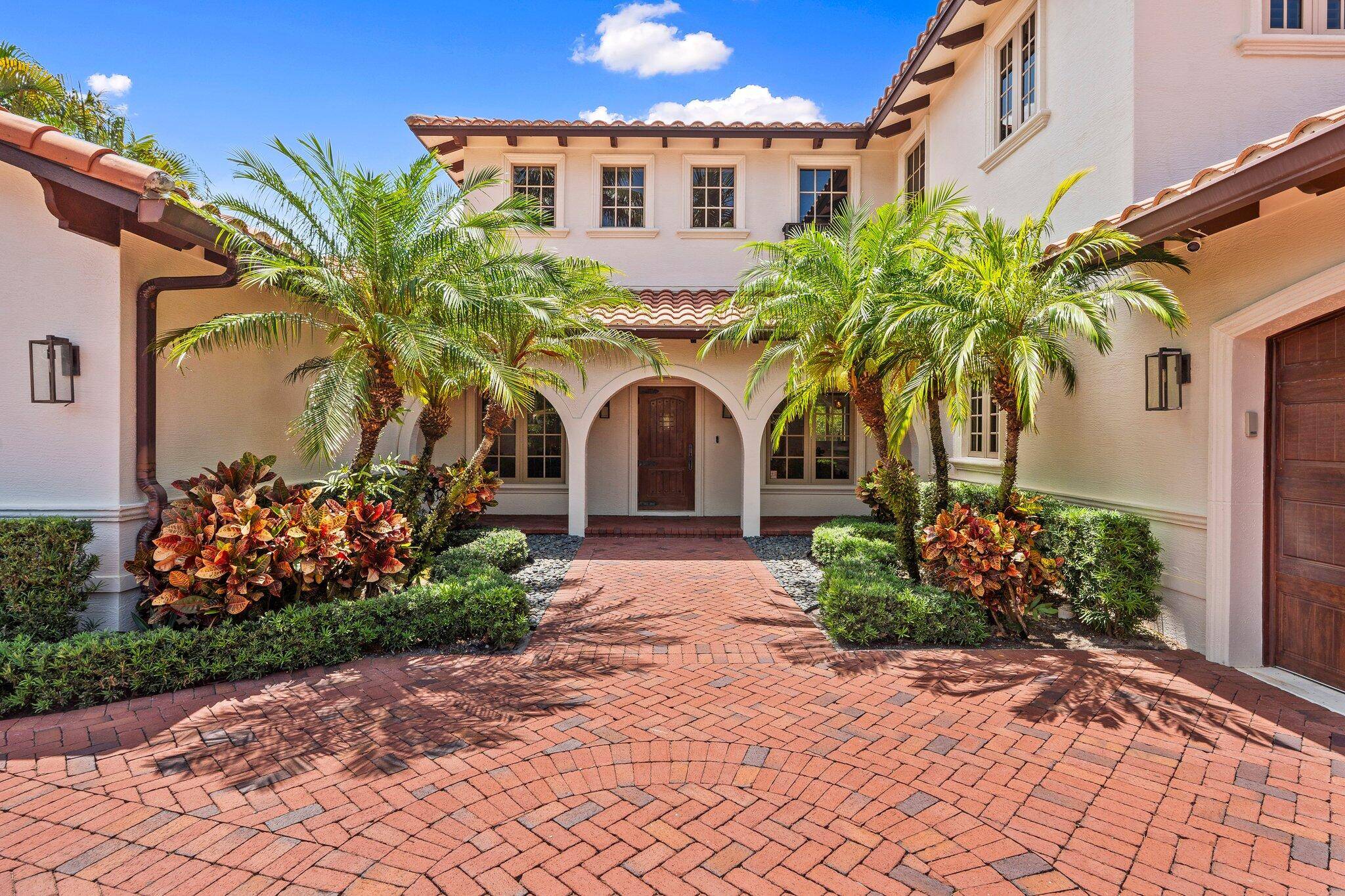 Waterfront Paradise No HOA Ocean Access No Fixed BridgesWelcome to your private waterfront retreat in the heart of Palm Beach Gardens.