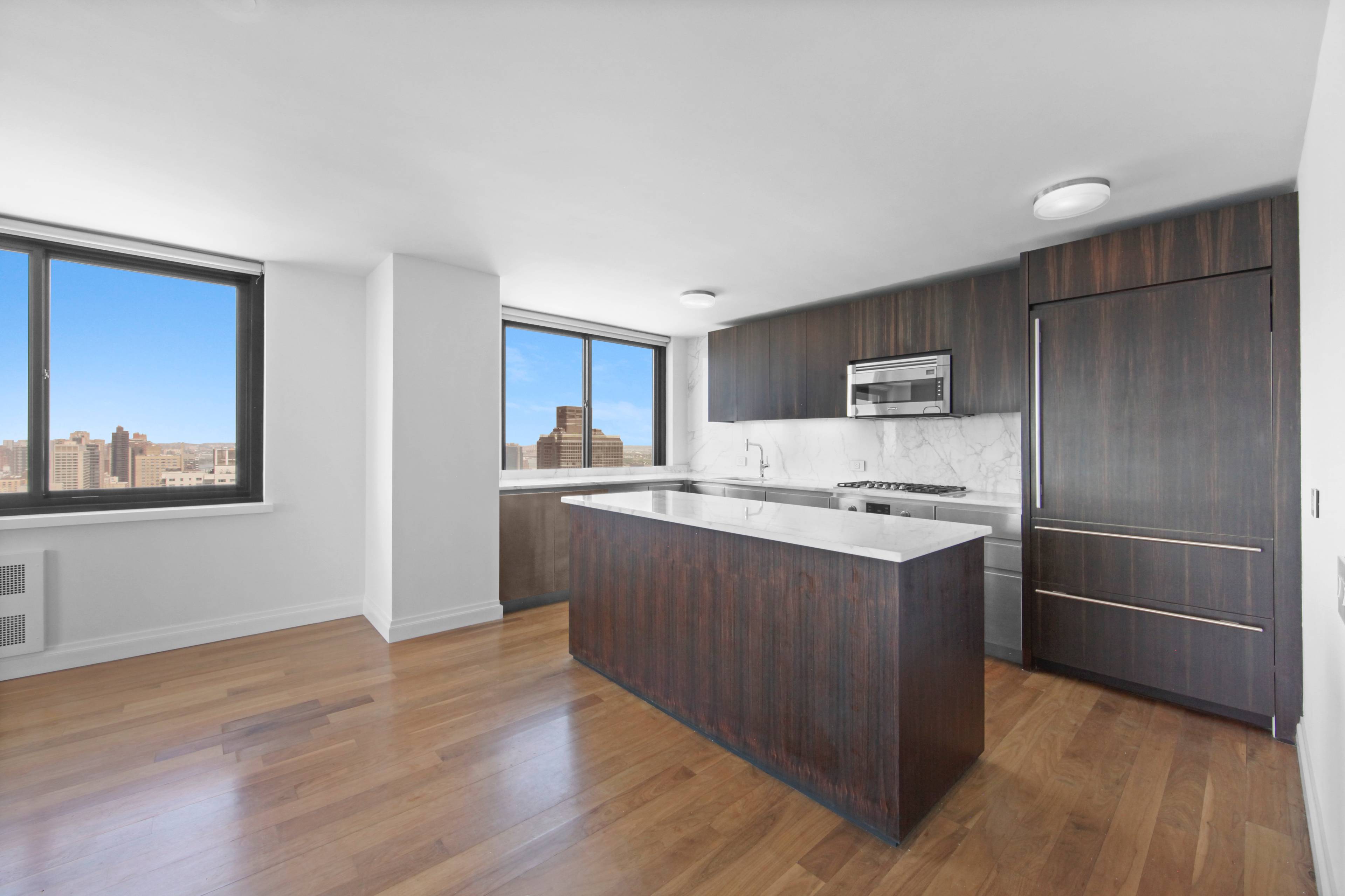 Nestled within the esteemed Tower Residence section of 515 East 72nd Street, Apartment 38E presents an exquisite blend of luxury and functionality.