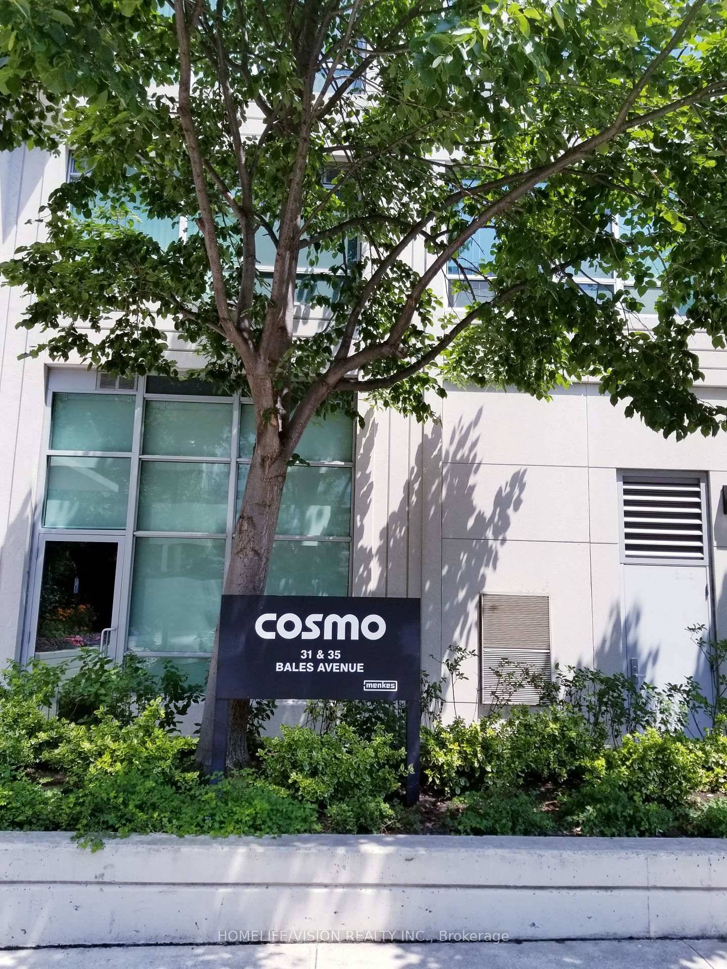 Location ! Upgraded Luxury Condo By Menkes.