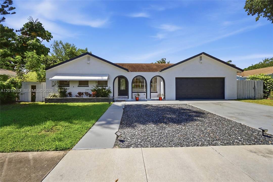 BEAUTIFUL amp ; AFFORDABLE POOL HOME IN BOCA RATON, NO HOA.