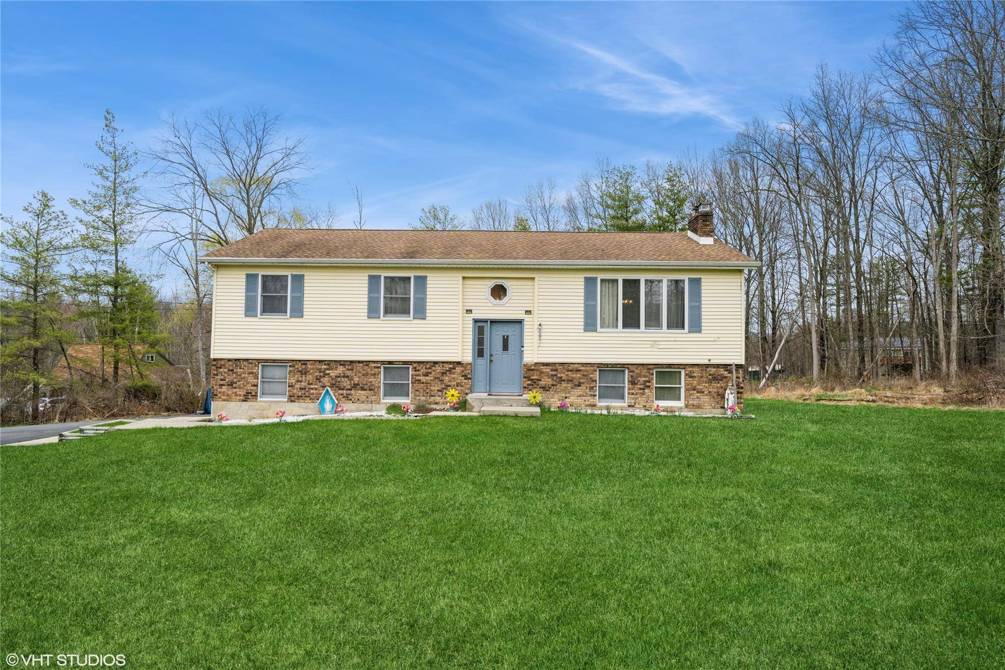 Don't miss this beautifully updated home in the desirable Pine Bush area !