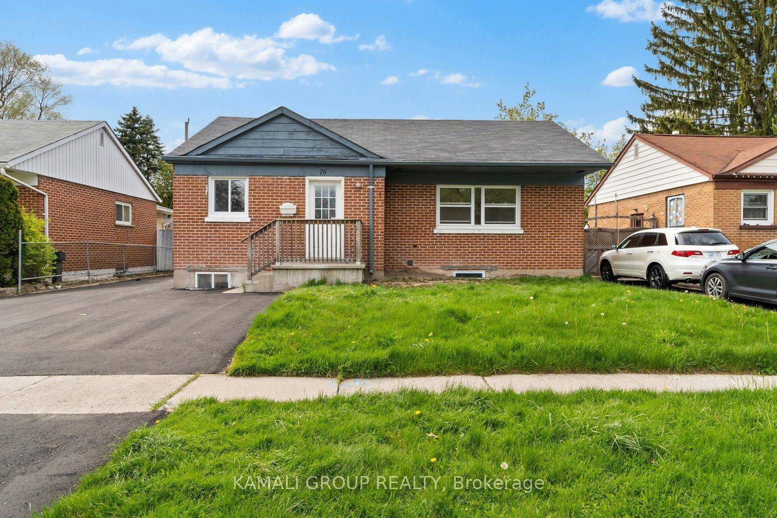 Renovated 2024 ! 2 Bedrooms With Parking !