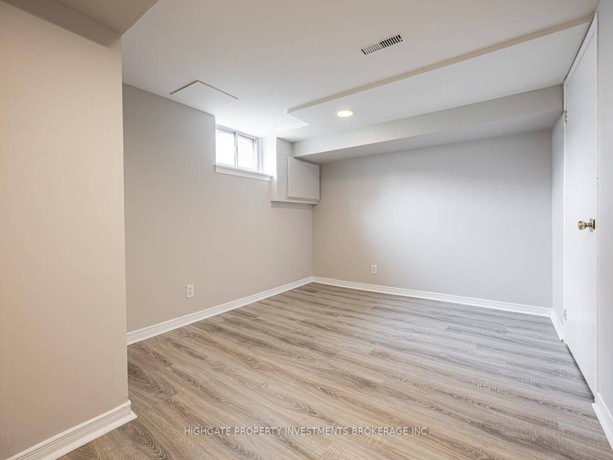 Bright amp ; Spacious 2 Bed, 1 Bath Bayly Pickering Beach.