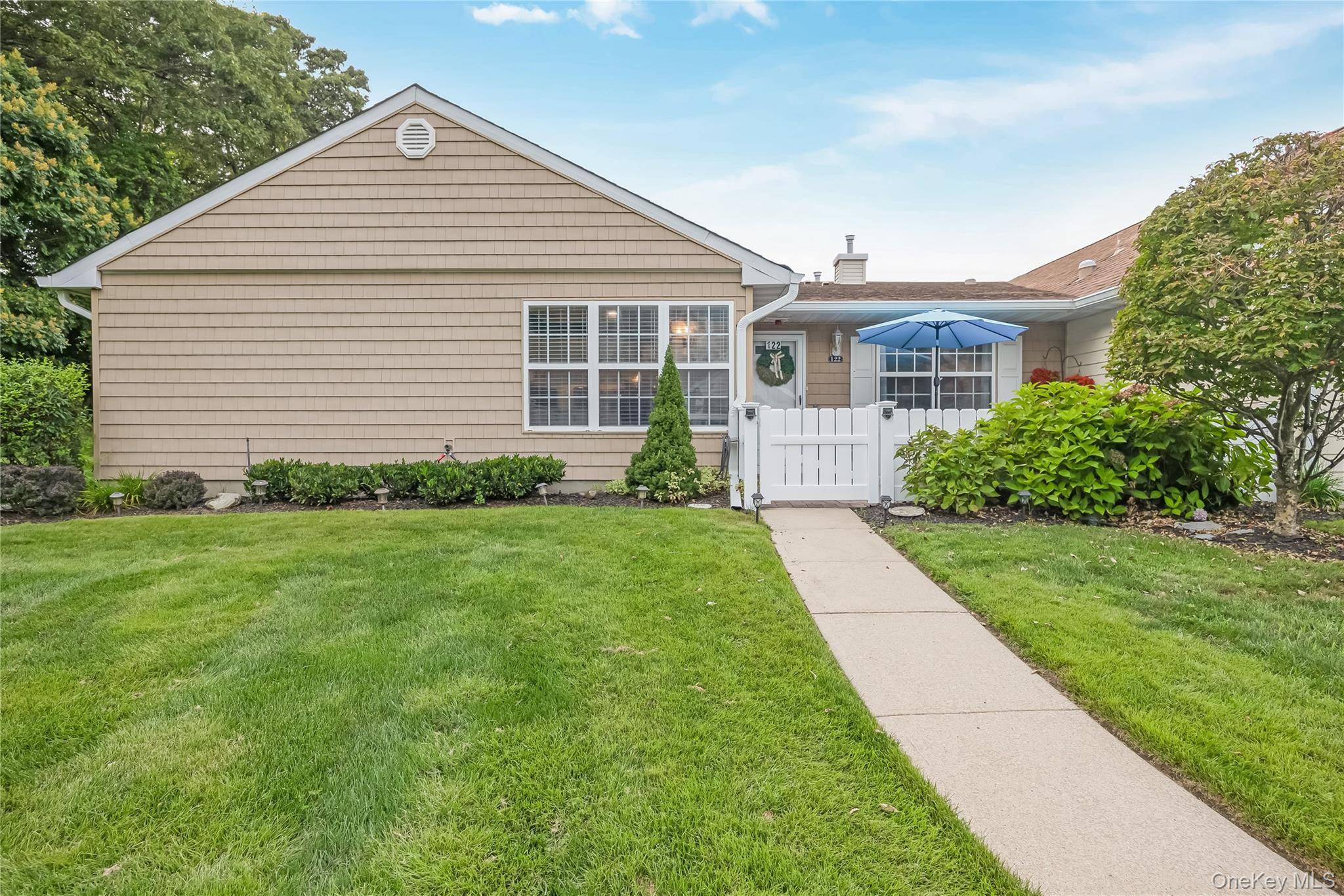 Located in a sought after 55 gated community, this spacious one level Ranch is the largest end model the Dorcester.