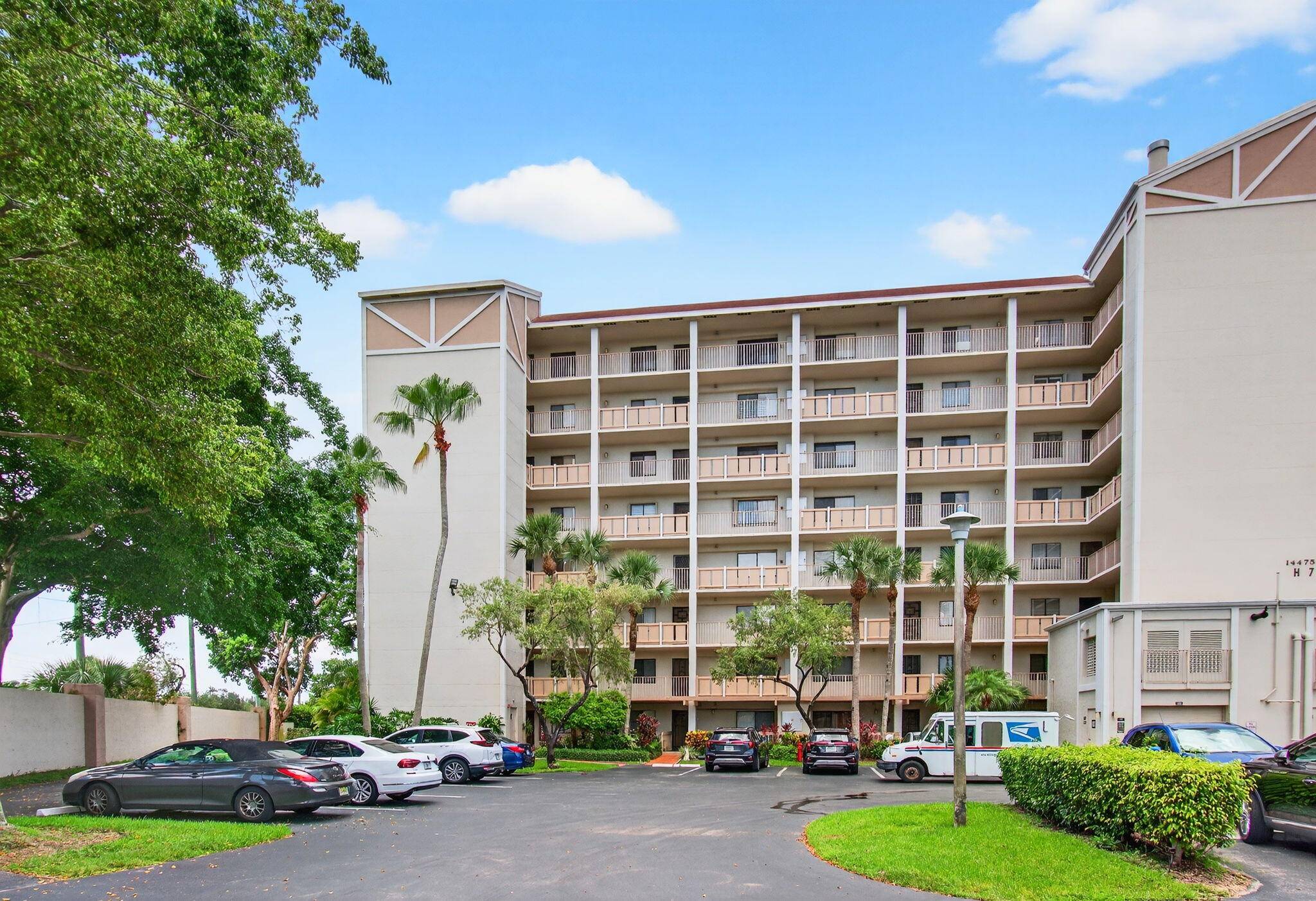 Welcome home to this beautiful fourth floor corner condo unit, located in the sought after community of Huntington Lakes in Delray Beach.