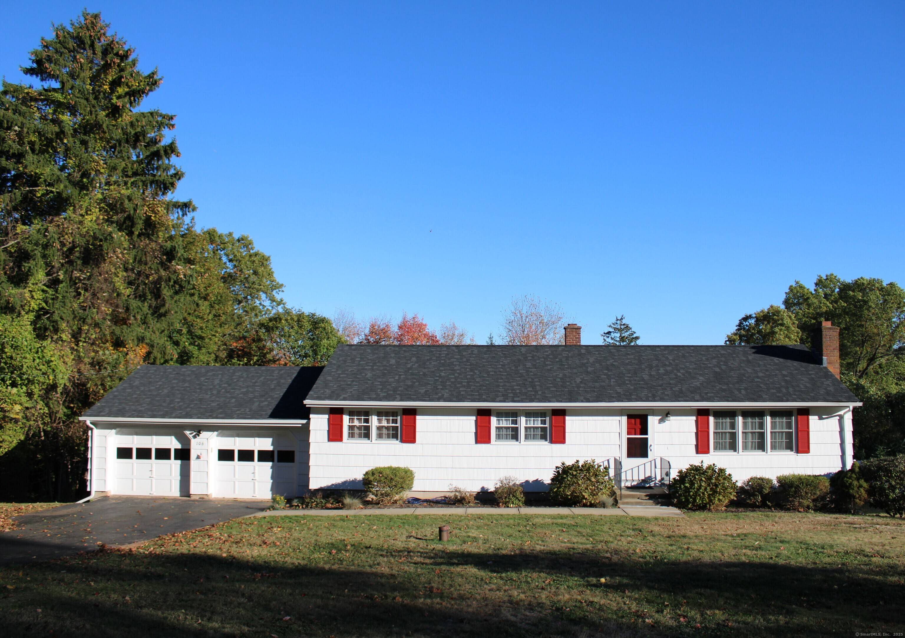 Fantastic opportunity to own in the beautiful Blue Hills area of North Haven !