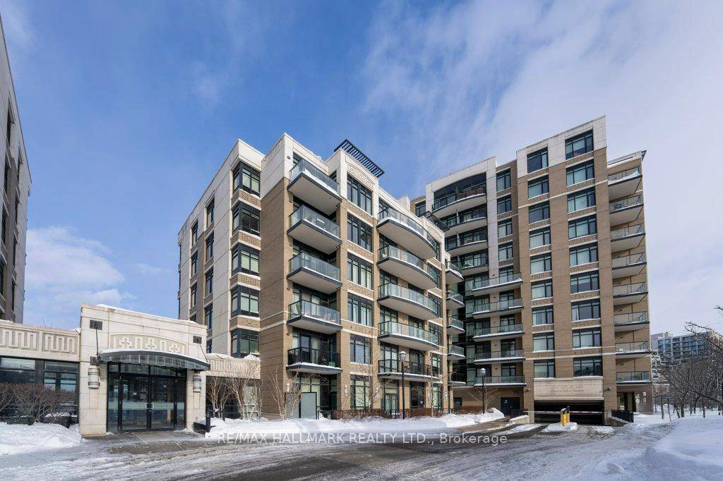 Spacious amp ; Bright Open Concept 1 Bedroom Den In The Heart Of Downtown Markham !