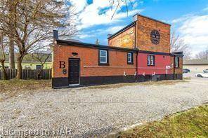 CHARMING FRONT AND BACK DUPLEX IN THE HEART OF PORT COLBORNE !