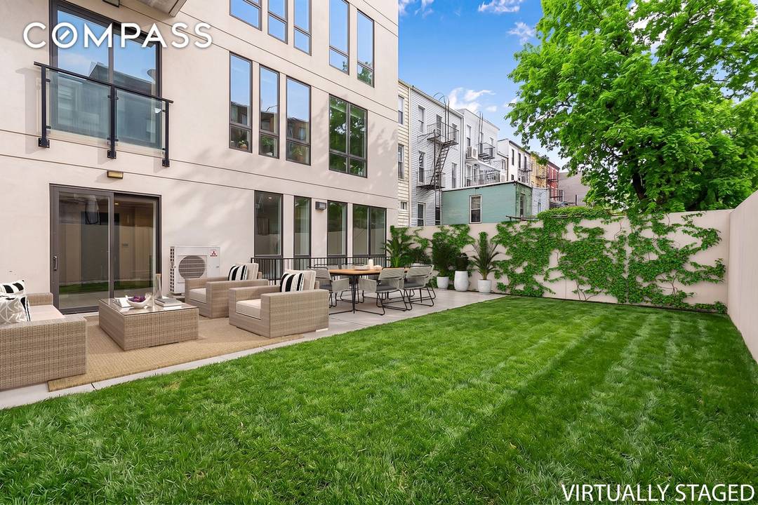 Welcome to the GARDEN unit at The Genesis, a boutique new condominium building located in thriving nexus of Gowanus.