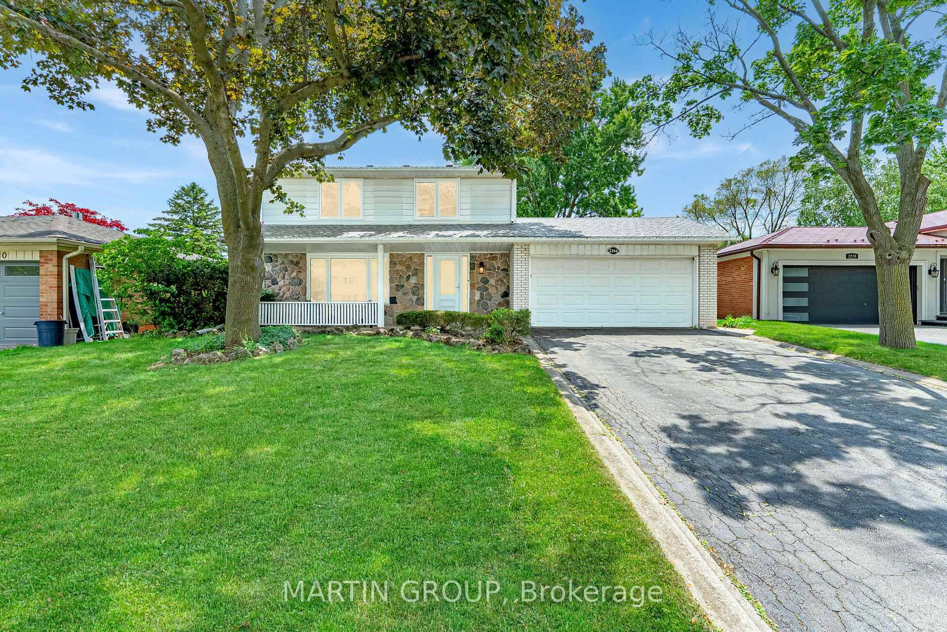 Your search ends here ! This move in ready freehold detached home boasts a spacious lot and an unbeatable West Oakville location, complete with access to top ranked schools.