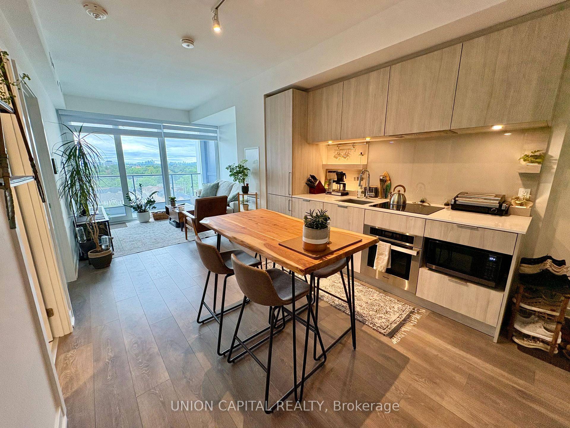 Welcome to this bright and modern 1 Media suite 636 sqft at Westport Condos by Edenshaw.