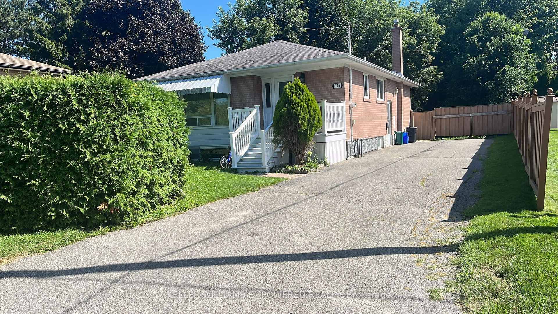 Recently renovated Legal Reg Lower Unit W 2 Bedrooms, 2 Washrooms, Full Kitchen, Sep Entrance amp ; Two Parking Spaces, Easily Accessible From Yonge amp ; Wellington St.