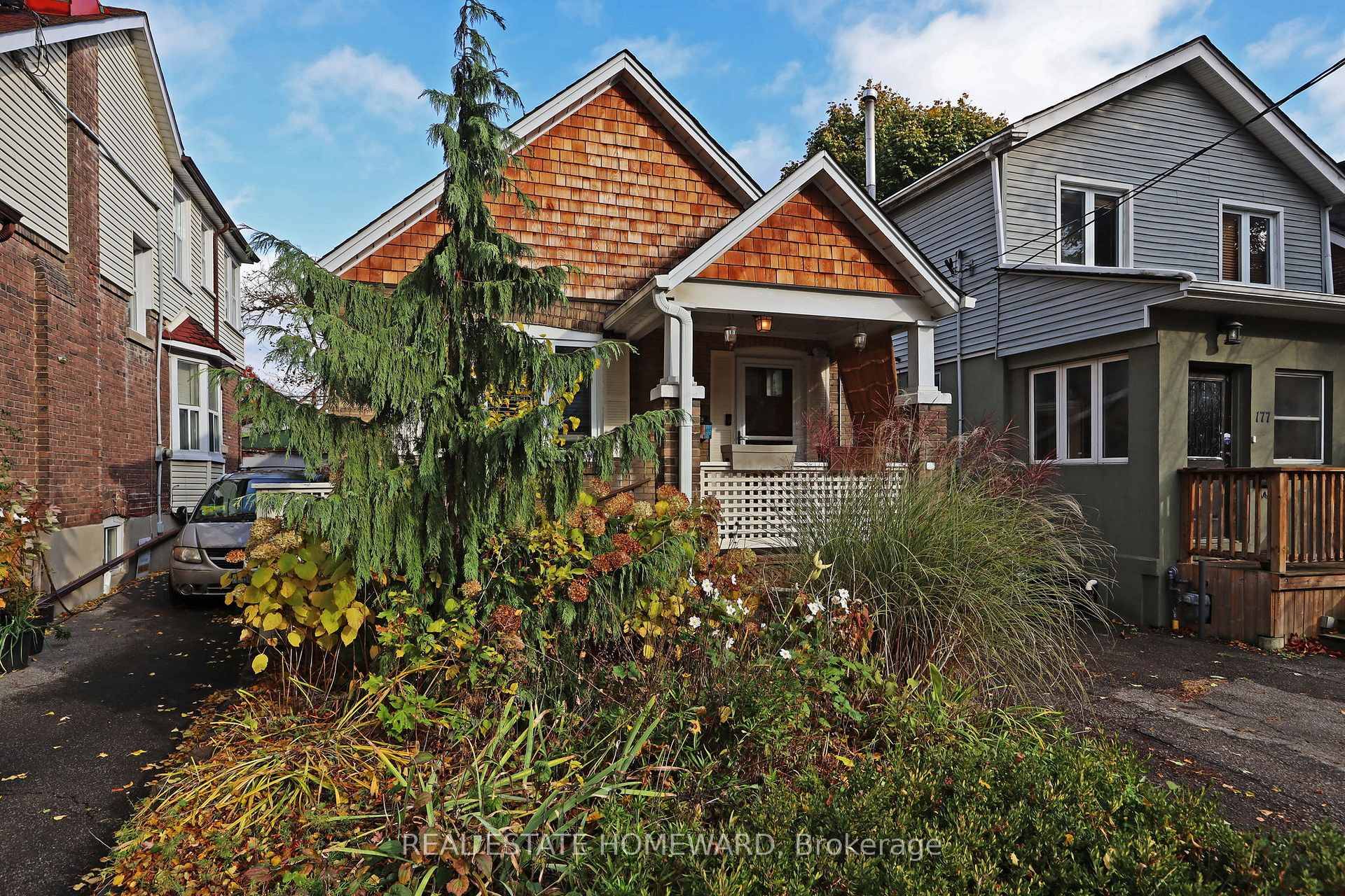 Charming Detached 2 1 Bed 2 Bath Bungalow.