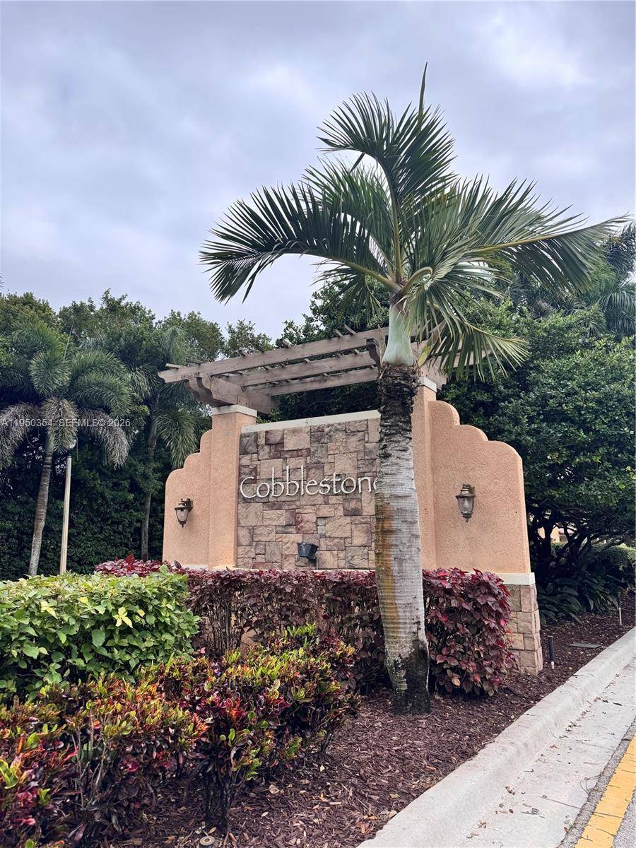 Beautiful townhome located in the exclusive gated community of Cobblestone in Pembroke Pines, offering comfort, functionality, and an unbeatable location.