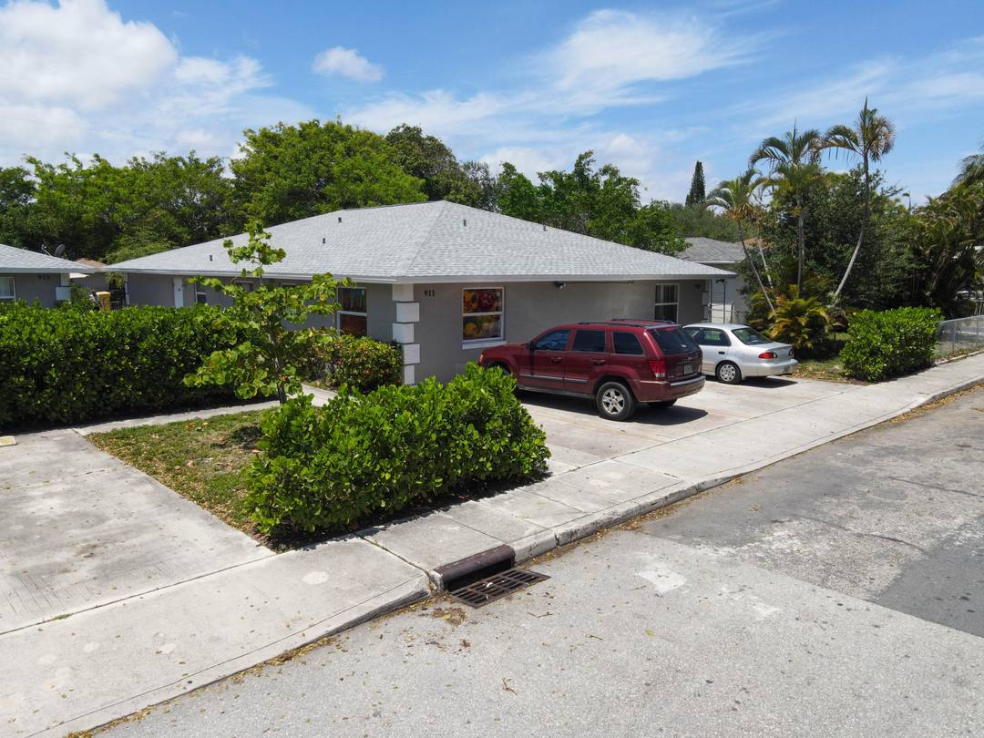 Renovated quadplex featuring four spacious 2 bedroom, 2 bath units each approximately 1, 200 square feet.