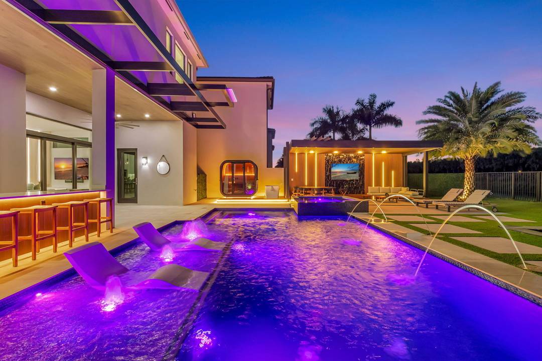 Luxury contemporary 5 bed, 6.