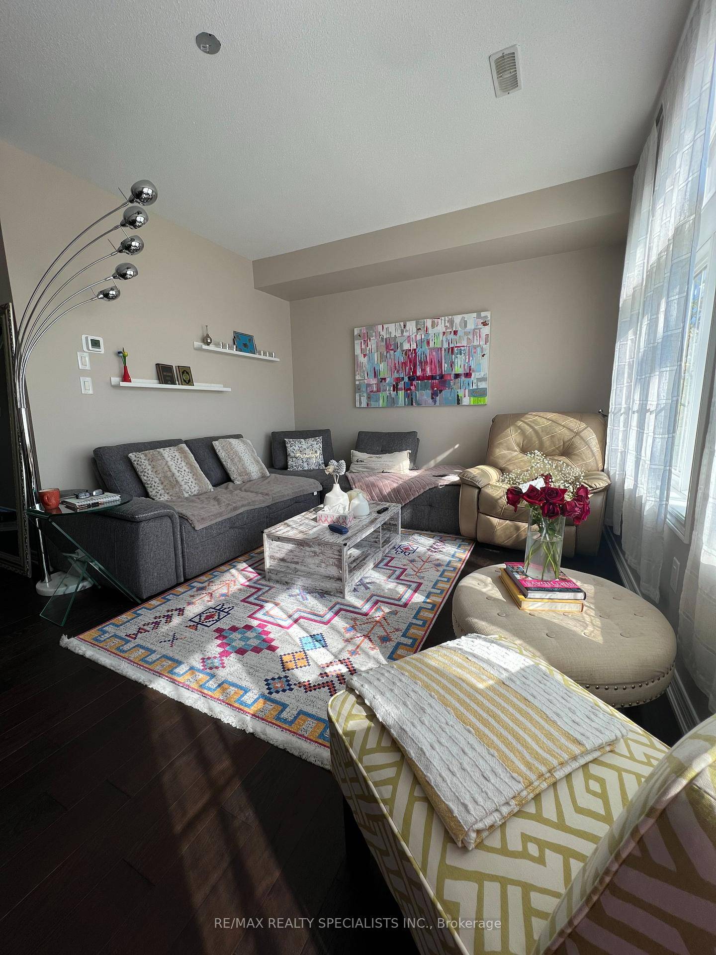 Short Term Rental Welcome To This FULLY FURNISHED Condo Townhouse.
