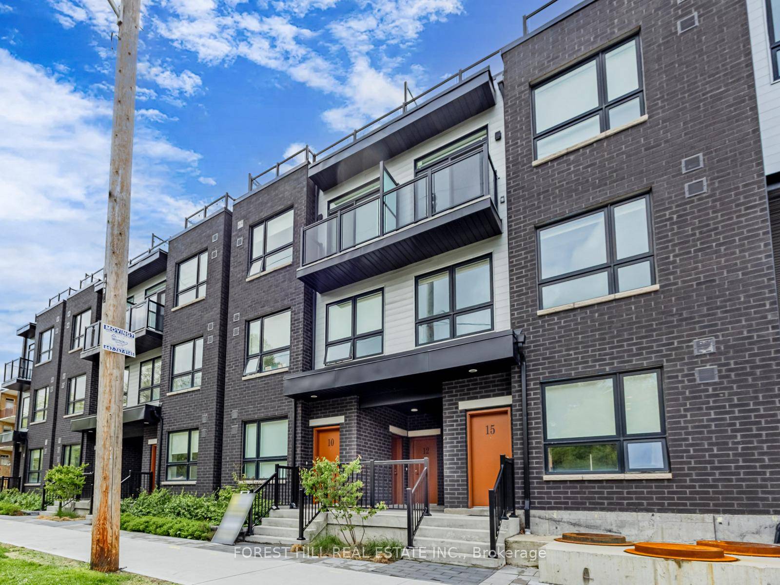 15 Brenthall This beautifully appointed Townhome is 1064 sq ft plus a 221 sq ft terrace and balcony off the Primary Bedroom.