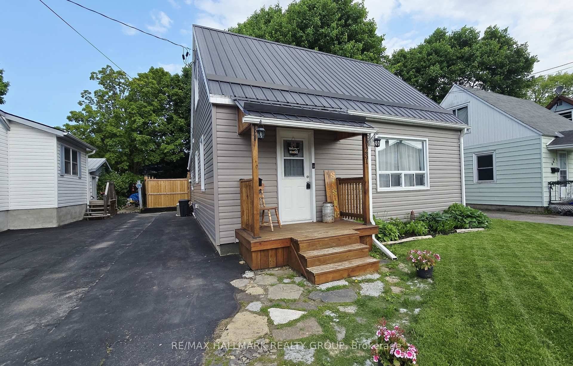 Discover easy living in this adorable, updated 3 bedroom home perfect for anyone starting out or winding down and looking for a huge, fully fenced backyard for children or pets ...