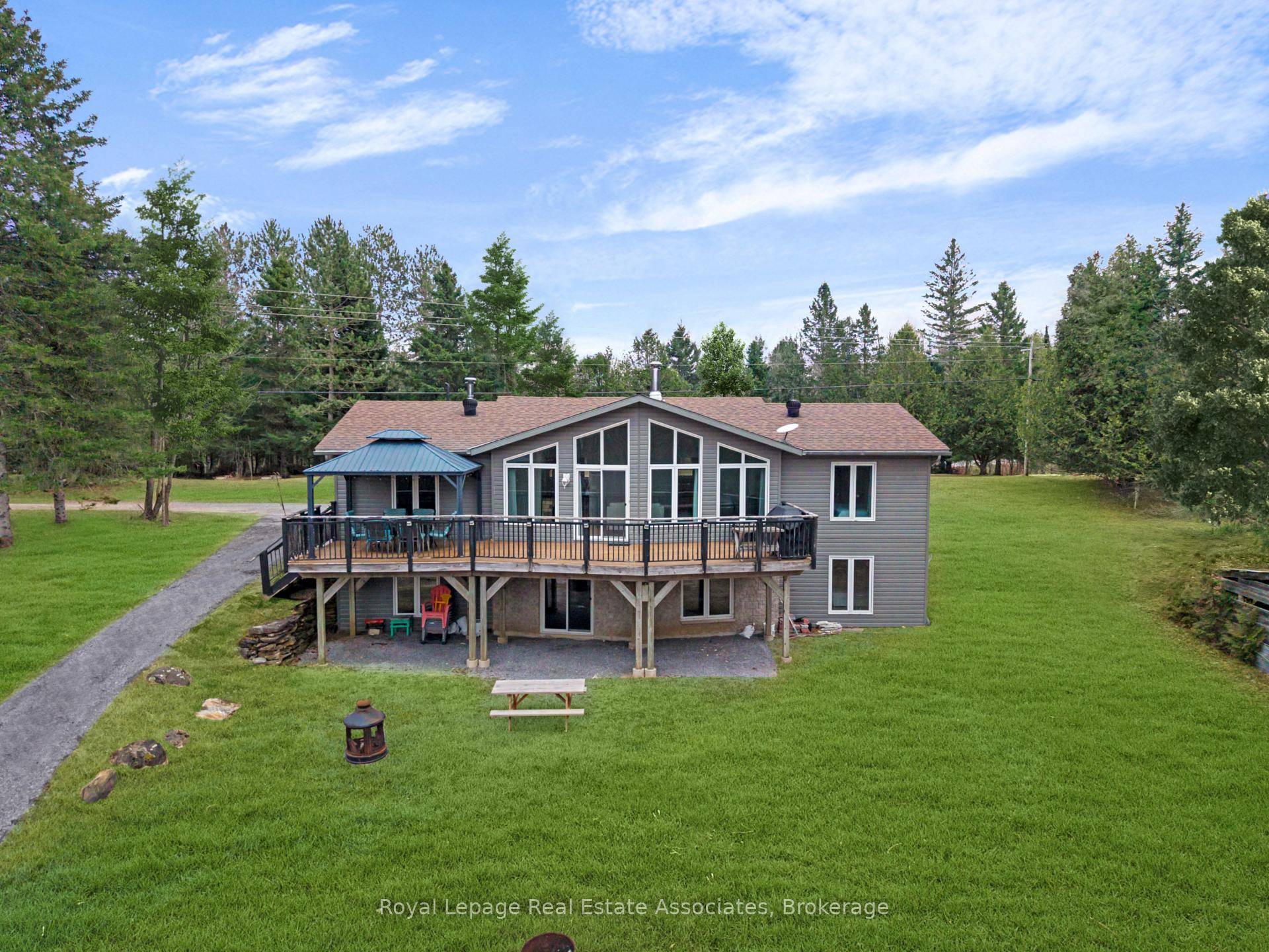 WATERFRONT amp ; WOODLAND SECLUDED COTTAGE GETAWAY This is the lake life property you've been waiting for 6.