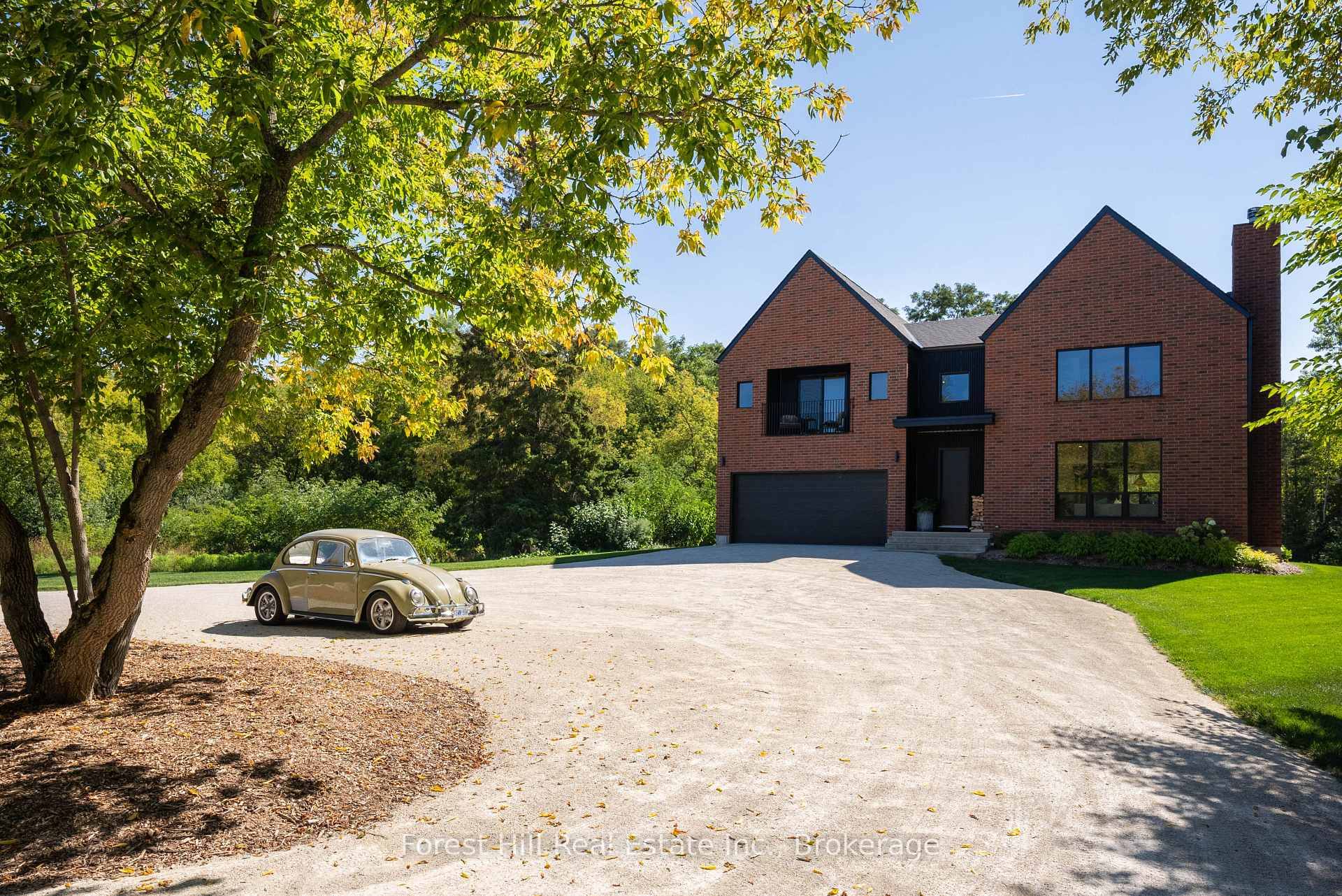 Ask about potential severance of 2 Acre parcel Nestled on 19 breathtaking acres just minutes from the vibrant heart of Collingwood and the world class Blue Mountain ski hills, this ...