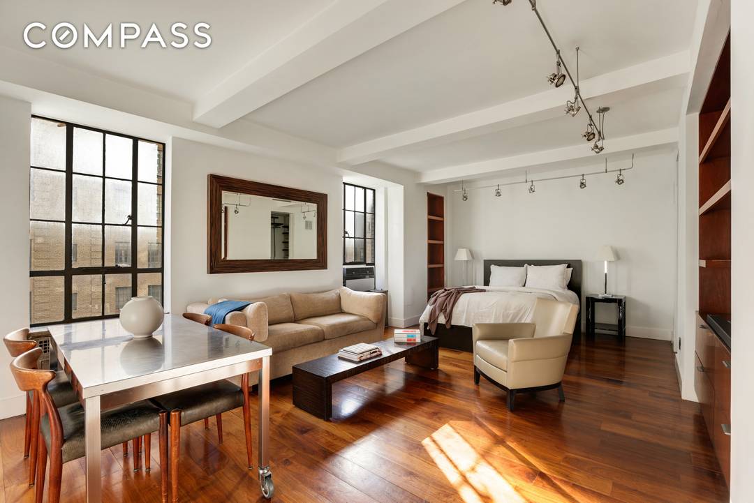 Welcome to this beautifully renovated, oversized alcove studio easily convertible to a one bedroom located in one of Manhattan s most sought after pre war, full service condominium complexes, The ...