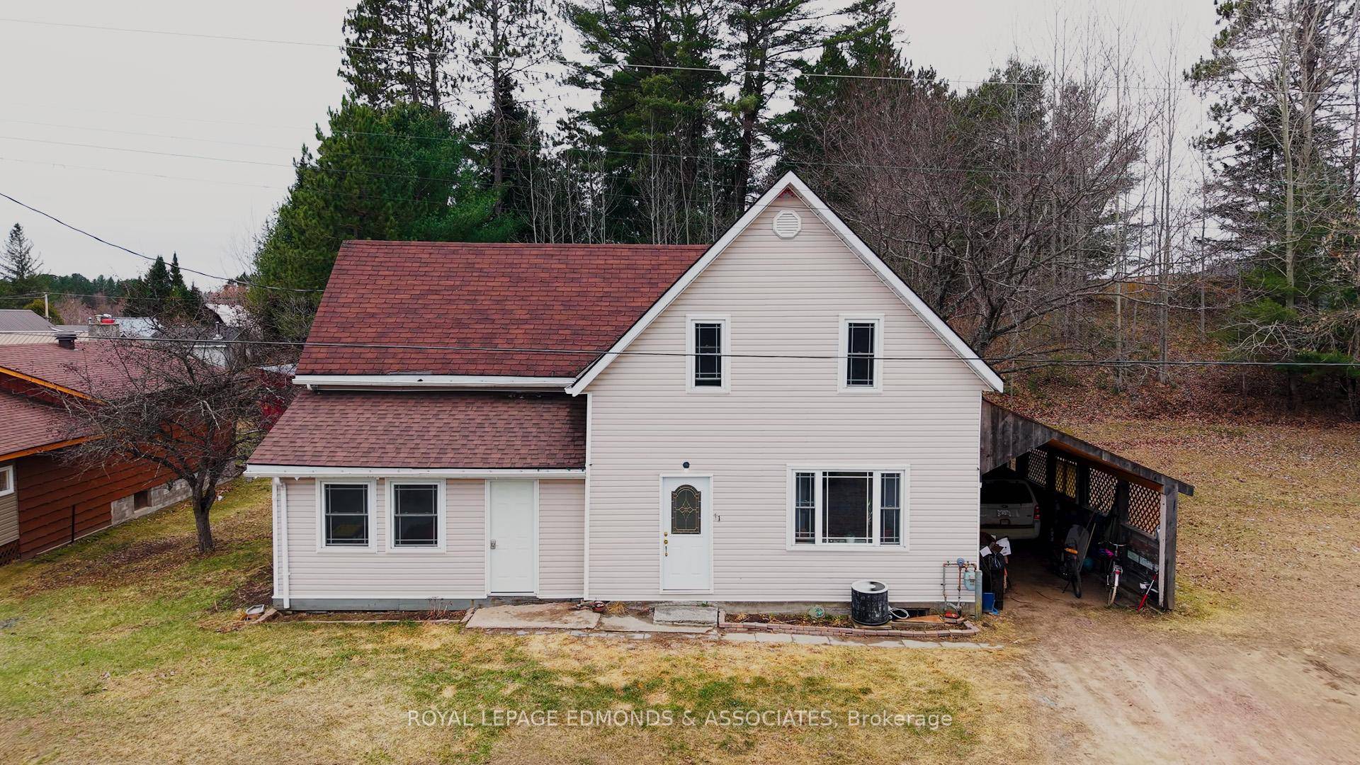 Welcome to this inviting 2 story, 3 bed, 2 bath home, offering a perfect blend of comfort, functionality, amp ; space.