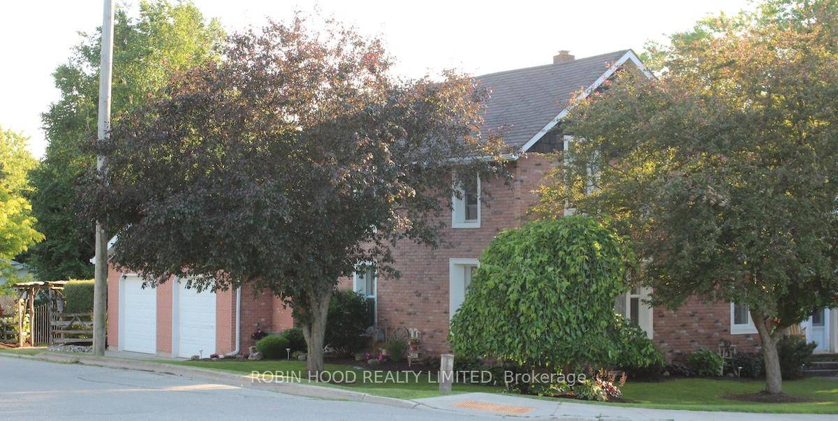 For Sale by Owner. Welcome to this stunning two storey home, perfect for family living and entertaining.