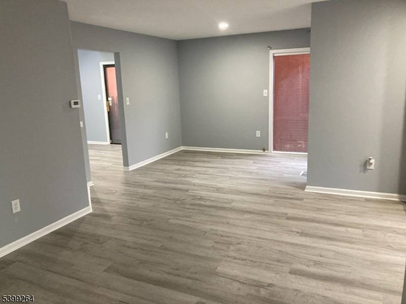 Welcome to 102 Riverbend Dr.