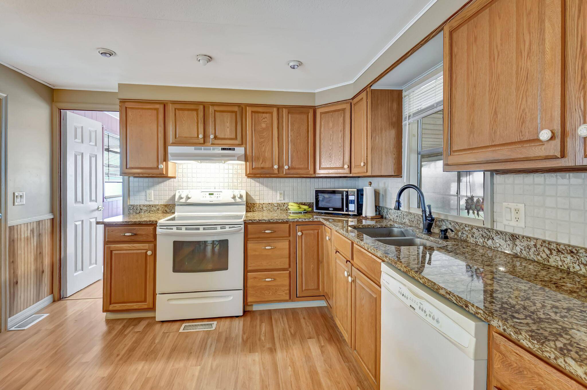 PRICED TO SELL ! Located in the premiere 55 community of Jamaica Bay !