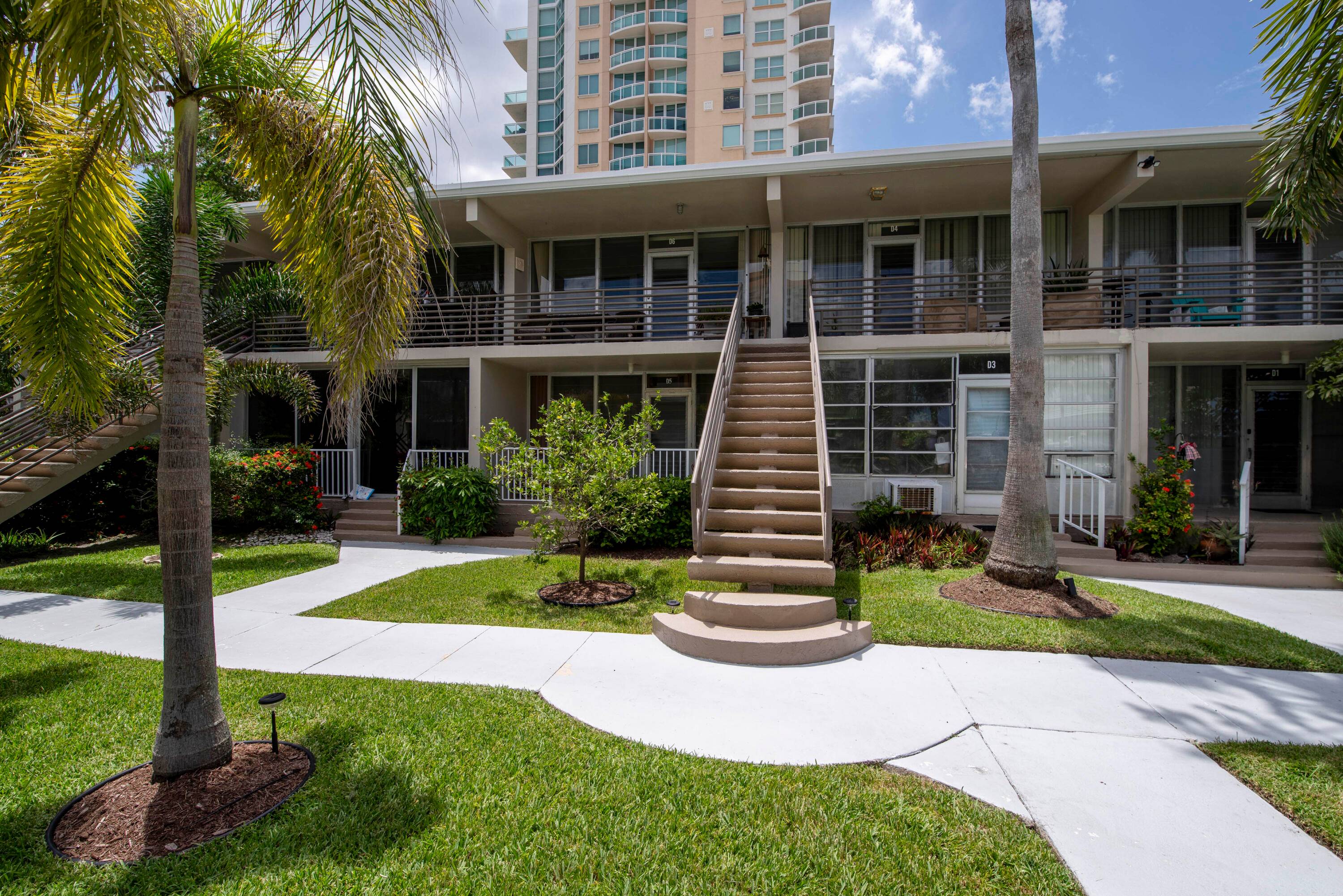 Just two blocks from the pristine sands of Fort Lauderdale Beach, this rarely available corner unit 1 bedroom waterfront co op offers a million dollar location at a fraction of ...