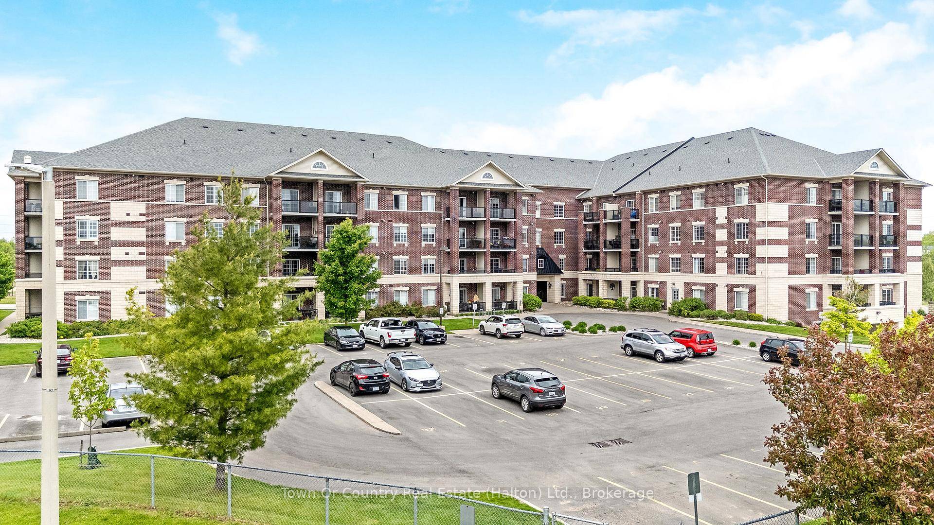 This beautifully updated 1020sqft 2 Bed Den condo suite with 2 full baths is the turnkey opportunity that you have been waiting for.
