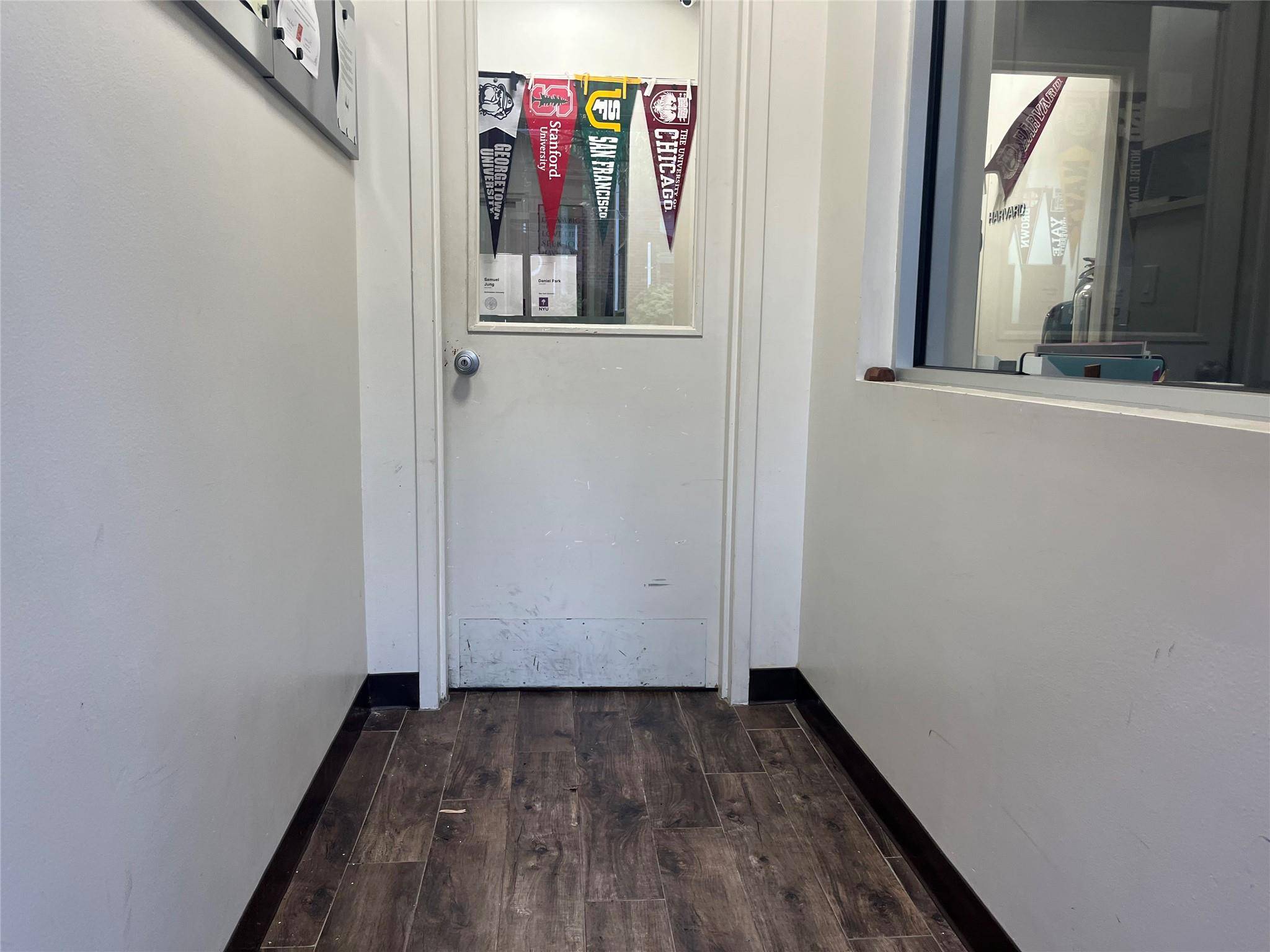 It's located 1. 5 blocks away from Northern Blvd and the Auburndale rain station.