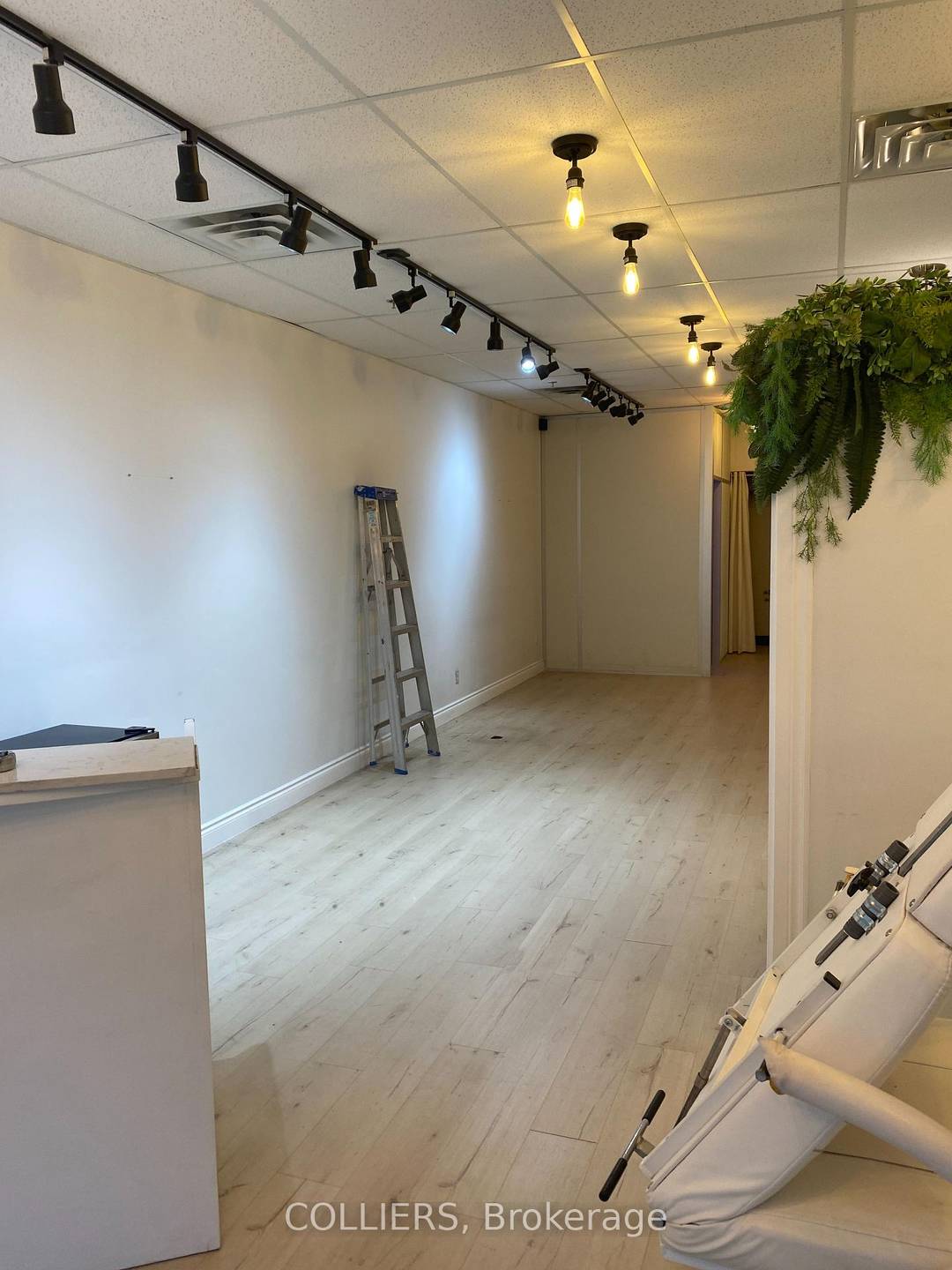 Prime retail opportunity available for lease in the heart of Downtown Ottawa's business district at prestigious Minto Place, offering 688 square feet of versatile space with direct frontage onto Slater ...