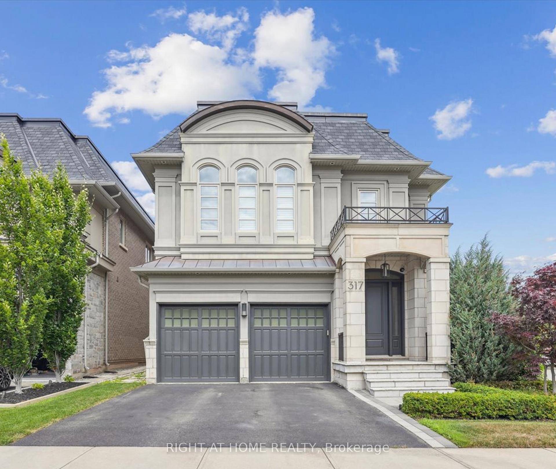 Welcome to The Royal Oakville Club, a prestigious enclave in Old Oakville.