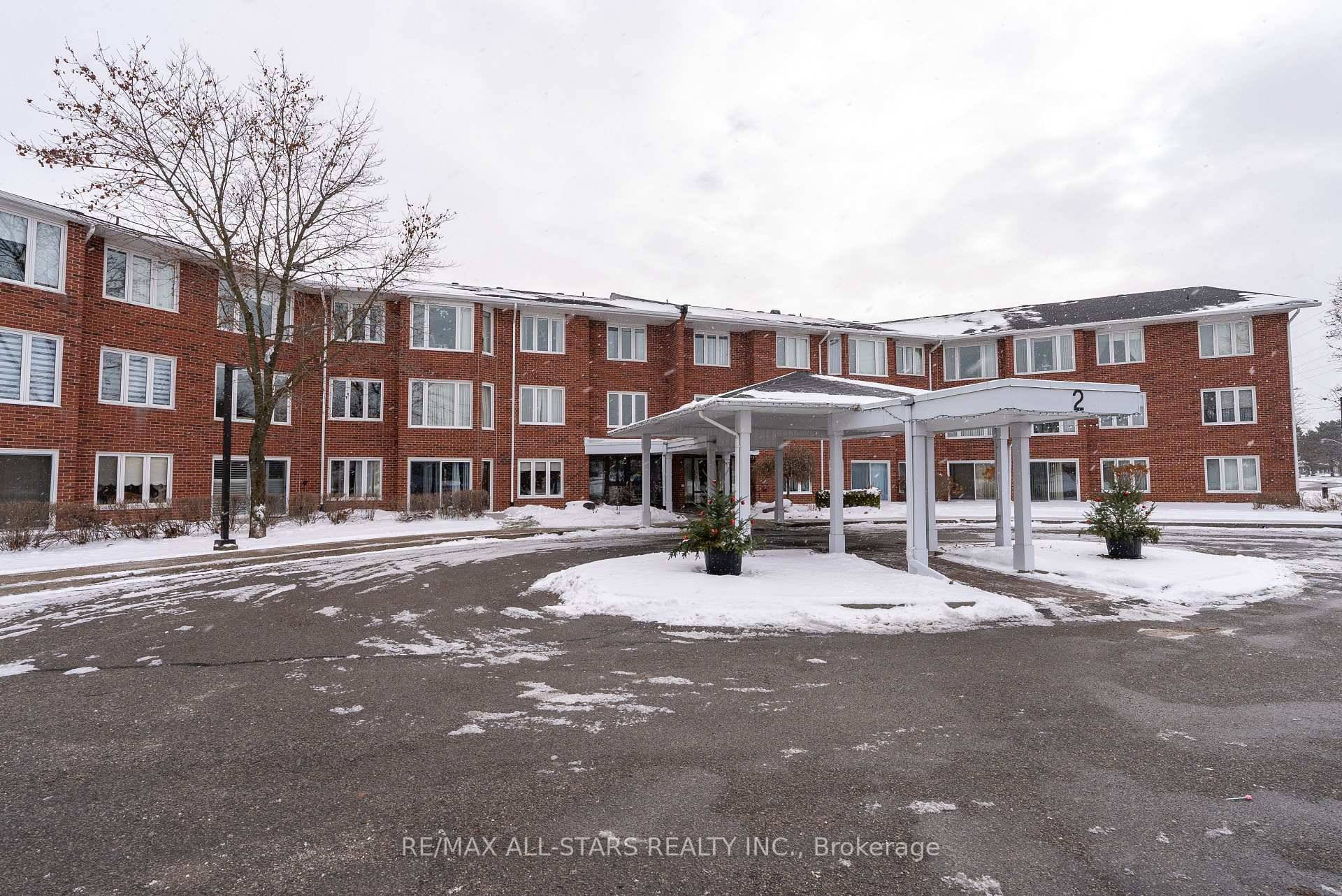 Fabulous Heritage Way Condo, with one bedroom, in the heart of Lindsay.