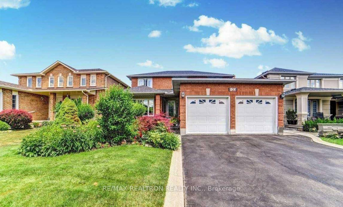 Welcome 123 Mapes Ave. Nestled in of the most sought after West Woodbridge neighborhood more than 3500 sq ft livable place This house welcomes you with Grand Entrance high ceiling ...