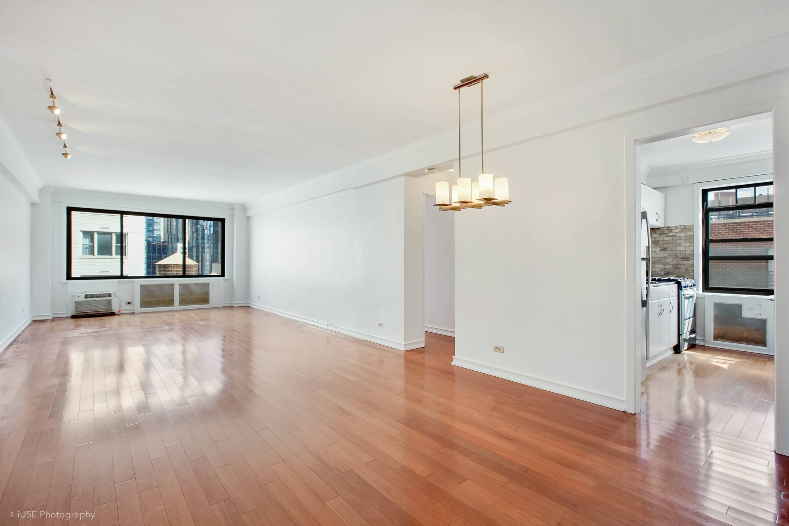 HIGH FLOOR CORNER 1 BED CO OP WINDOWED KITCHEN amp ; BATH NORTH amp ; EAST EXPOSURES Welcome to your new home at 200 East 36th Street Apt 13G in ...