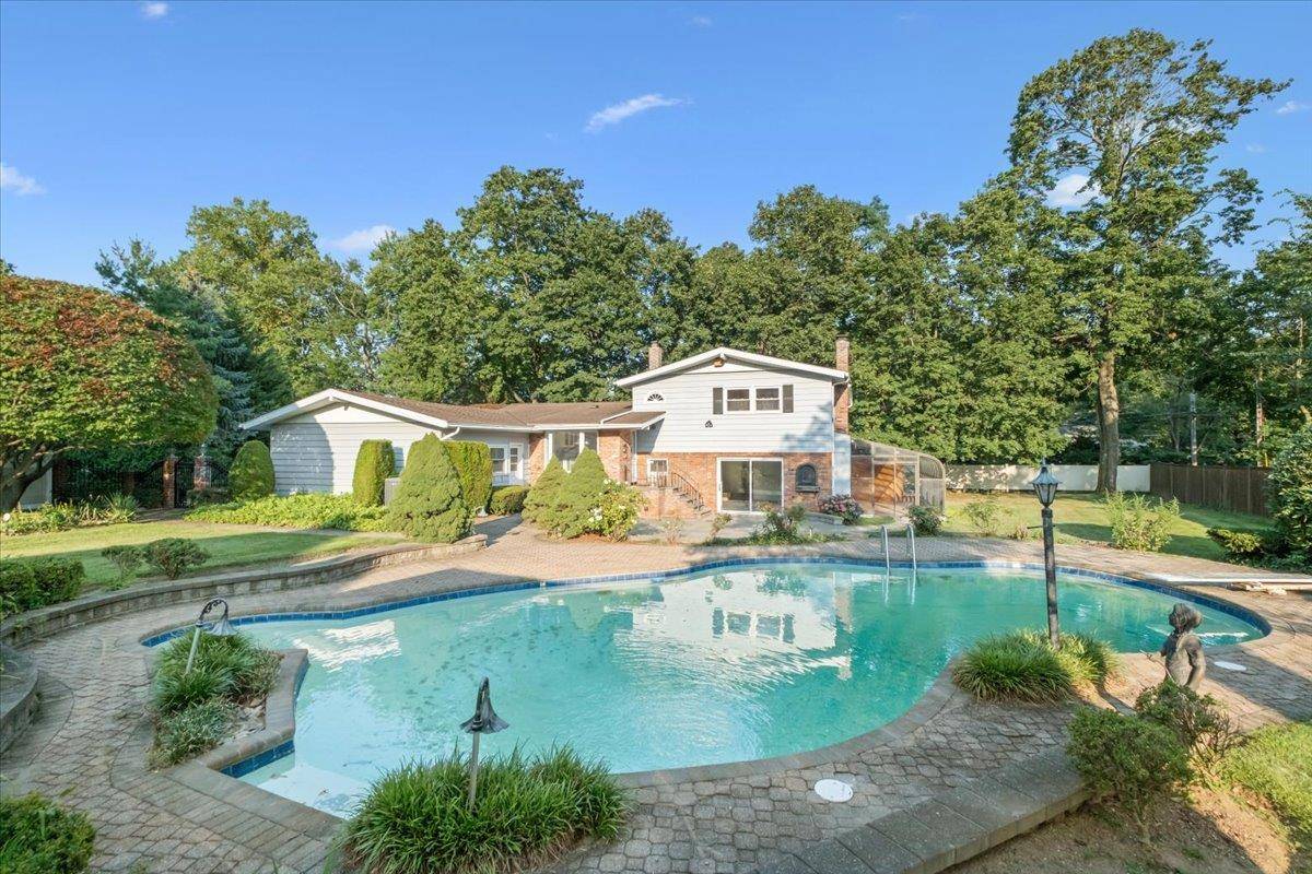 Located in the Greenville Section of Town of Greenburgh with Edgemont Schools.