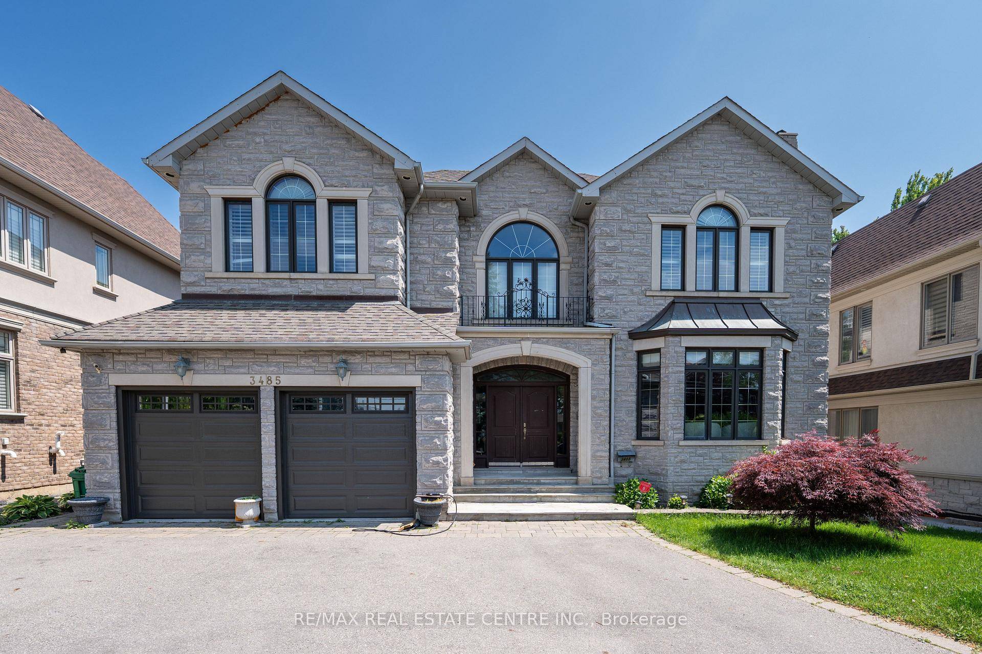 For Lease Central Mississauga Just close to Square One.