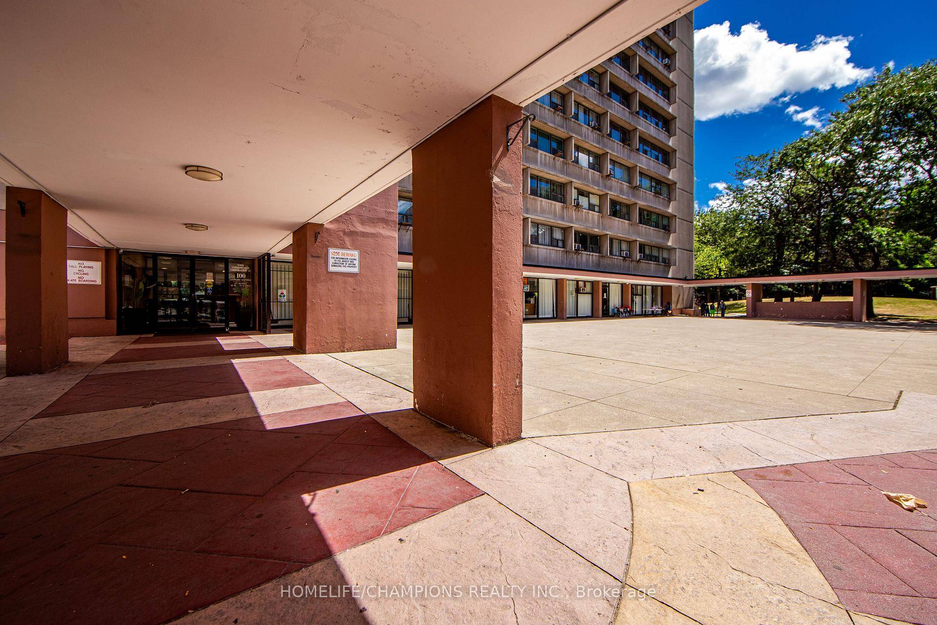 Beautifully Renovated amp ; Spacious Southwest Facing 3 Bedroom Condo This bright and inviting condo is perfect for families of any size.