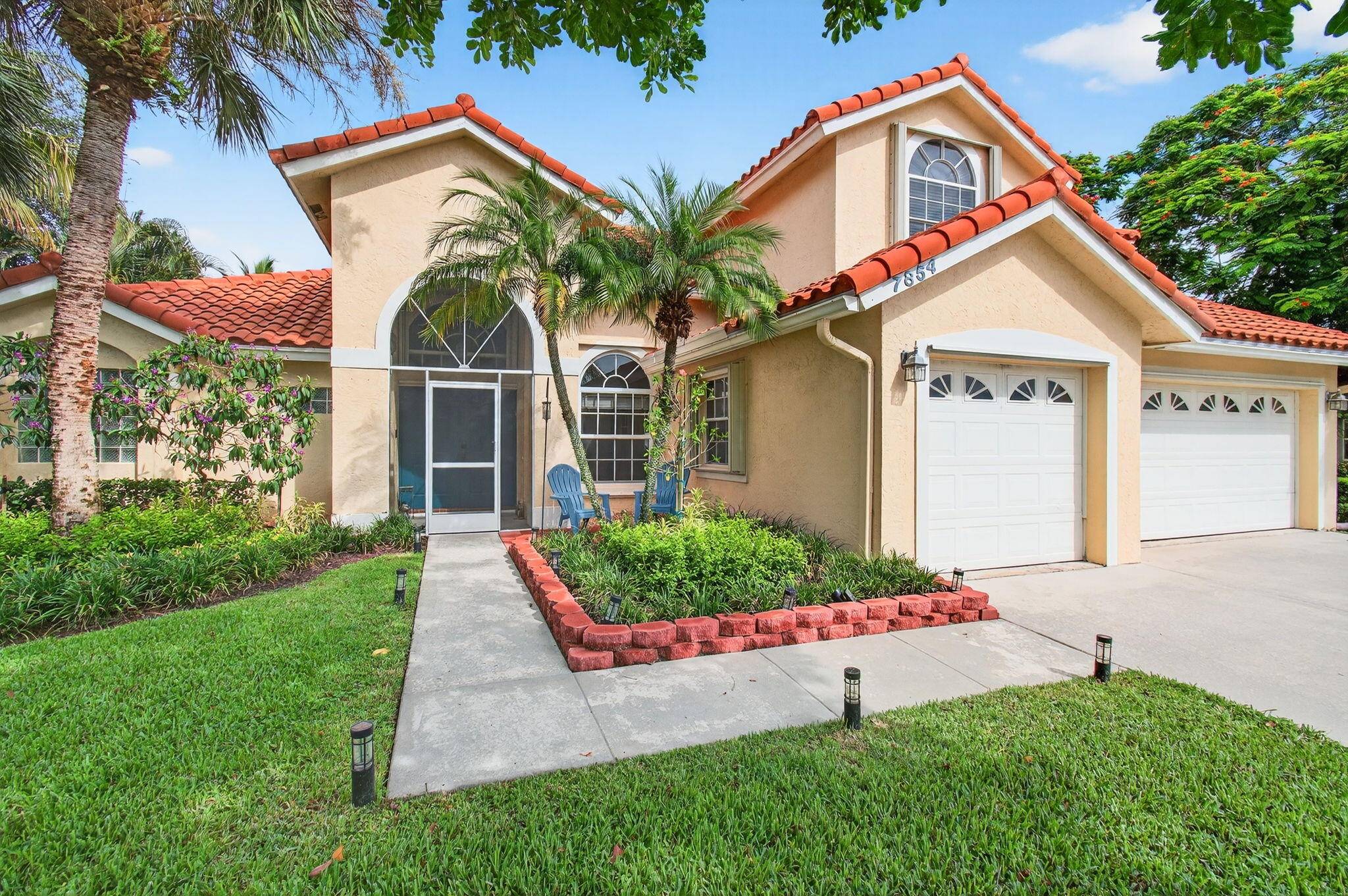 Come home to the perfect family pool home in Lake Charleston !