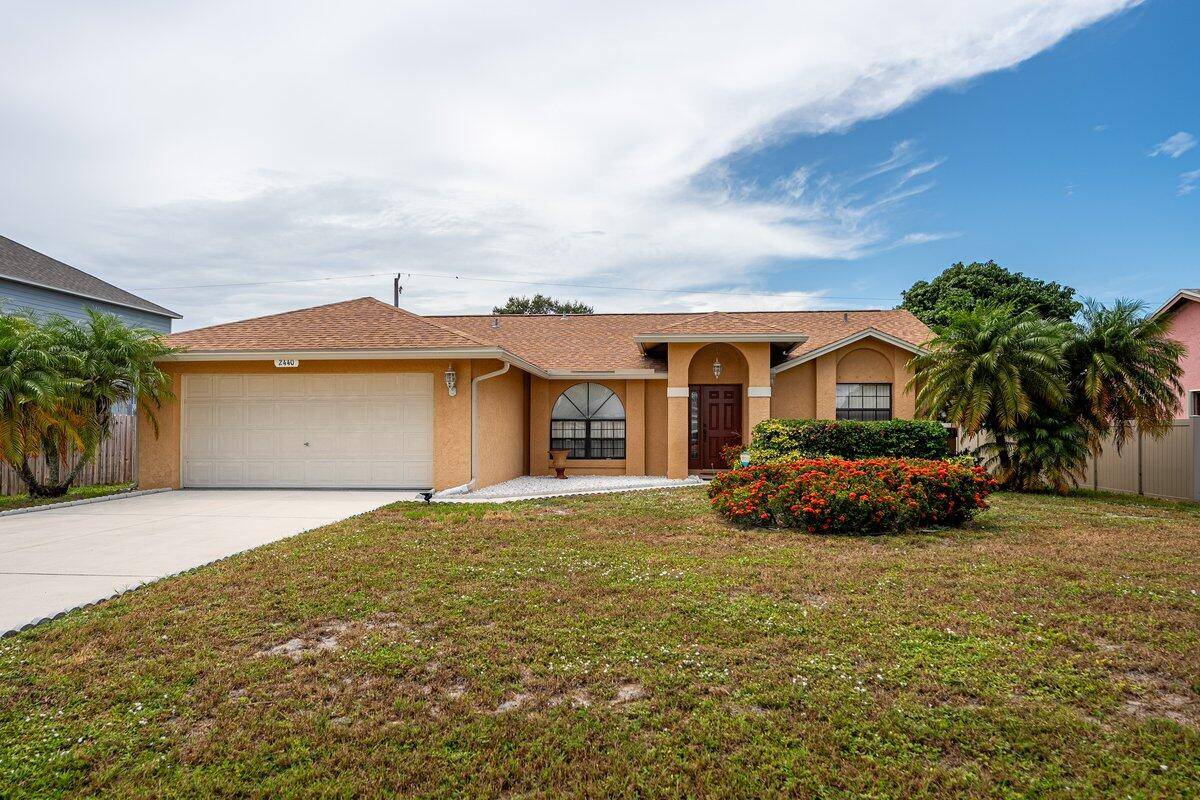 Charming well maintained 3BR 2BA home in a prime Port Saint Lucie location !