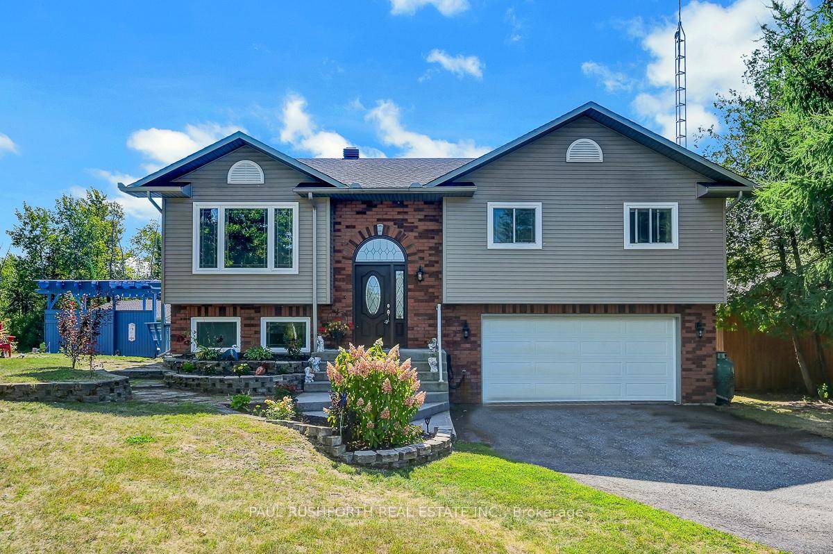 Just outside the charming Town of Merrickville, this 2 1 bedroom, 3 bathroom home offers the perfect balance of country privacy and everyday convenience.